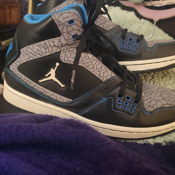 Jordan Men's Black and Blue Sneakers - Picture 5 of 10